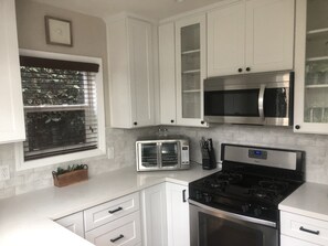 Kitchen w Stainless Appliances, Glass Caninets 