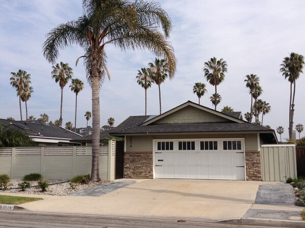 One story Ventura Keys 3 Bedroom 3 Bathroom Executive Home 