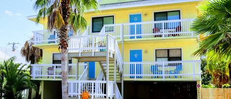 Welcome to Sunshines Shores!!