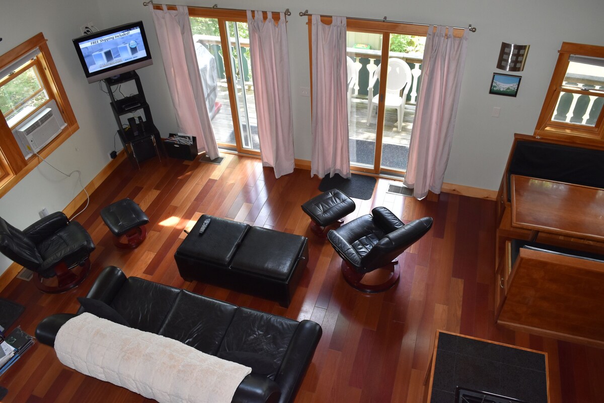 The River Ellis Chalet- Private and Cozy Chalet