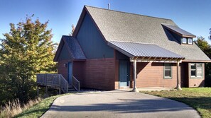 Sunset View Cabin!
The mudroom entrance is perfect for your snow gear!