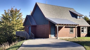 Sunset View Cabin!
The mudroom entrance is perfect for your snow gear!
