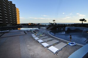 Lounge area near children's pool 