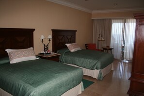 TWIN QUEEN BEDS IN GUEST ROOM