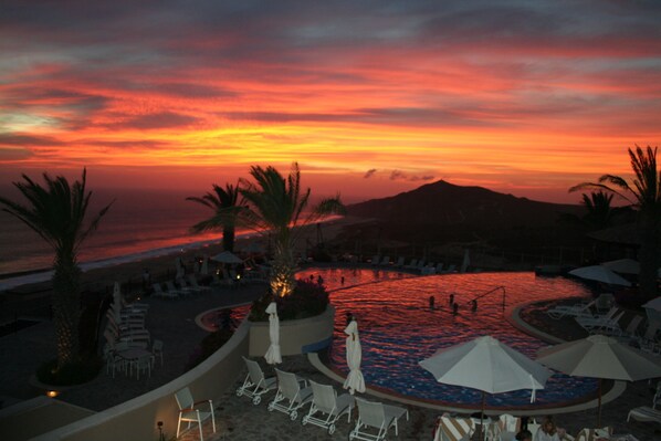 SKY POOL SUNSET AFTER GLOW