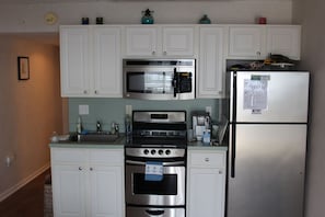 Kitchen with all major appliances