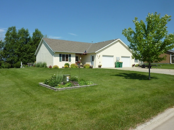 211 Poplar Ave, Lowry MN