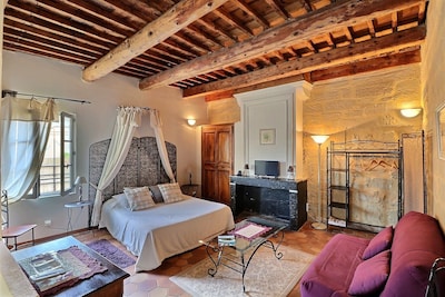 Montaren Et Saint Mediers: LIST LAVENDER studio in Farmhouse of XVIIIème with made safe heated swimming pool and Spa close to UZES