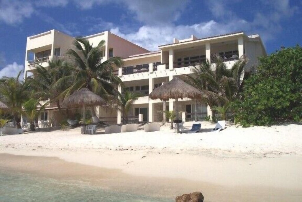 Beautiful Beachfront Condo Overlooking the Caribbean