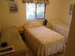 Twin bed room or can be made to be a Kingsize bedroom.