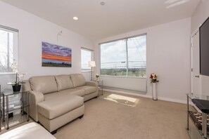 Front bedroom/living room  w/ golf course view