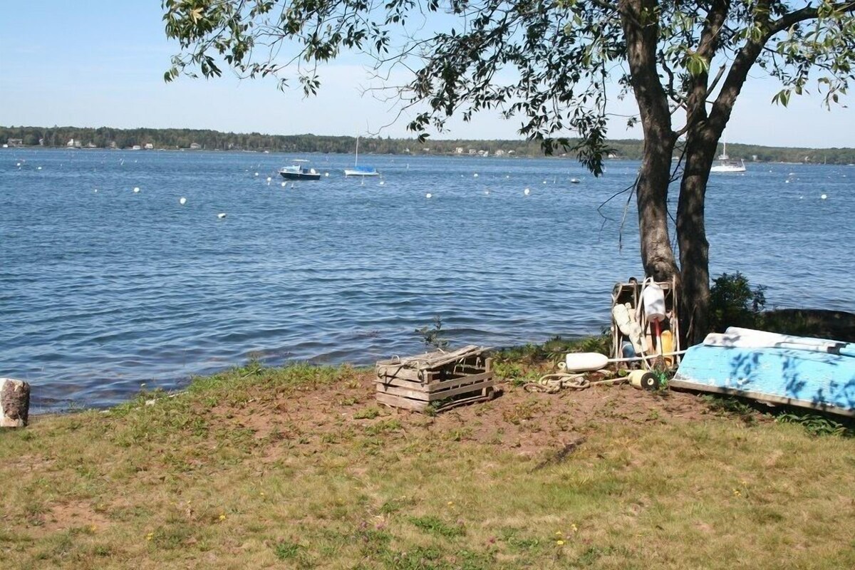 Secluded Casco Bay Waterfront Cabin