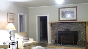 Living Room East End