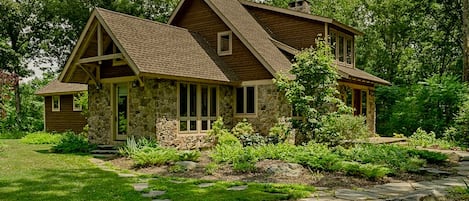 Lovely cottage in the woods