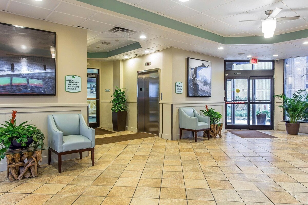Walking distance from the Carolina Country Music Festival!