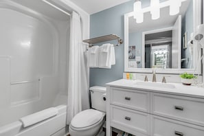 Clean and classy design bathroom