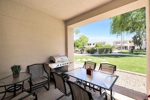 Outdoor Patio  with BBQ 