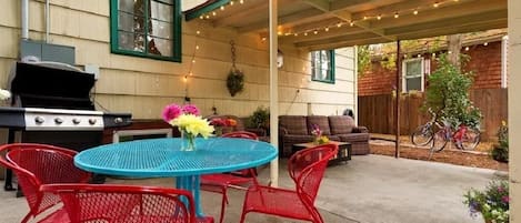 Outdoor patio, complementary bicycles, BBQ overlooking the garden and backyard.