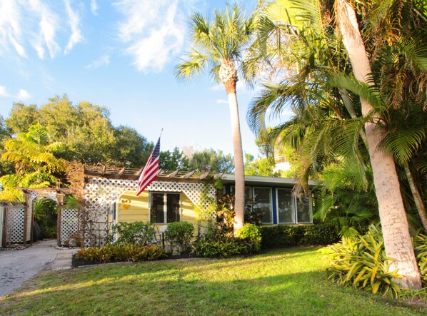 Welcome to Canal Place tropical bungalow