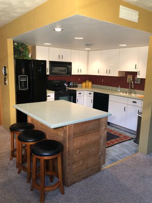 Kitchen fully stocked service for 14