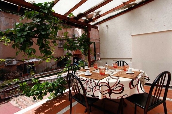 Outdoor dining