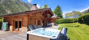 Bain à remous extérieur