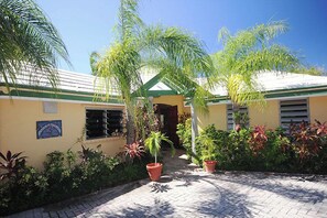 The entrance to Tennis Villa