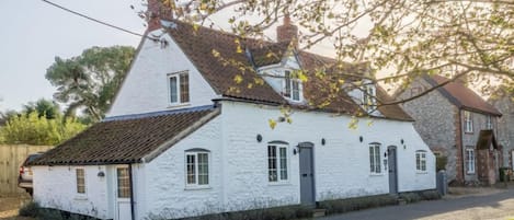 Church Cottage, Thornham: Front elevation