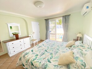 
Master bedroom no.1