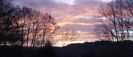 sunset - smokey mountains / deck, dinning table view