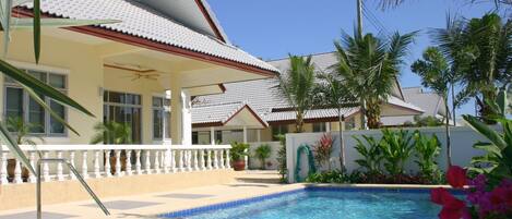 Pool villa wheelchair accessible with pool hoist and bannister.