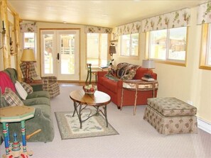 View toward front door in 'Colorado Room'