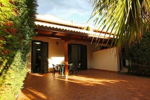 Terrace (Ground floor apartment)