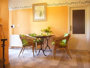 Villa La Rogaia apartment I Cuccioli - dining area