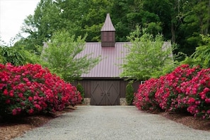 Llama & Alpaca Barn - Adjacent to the Main House