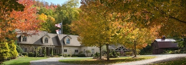 Main House - Open Air Pavilion - Reception Barn