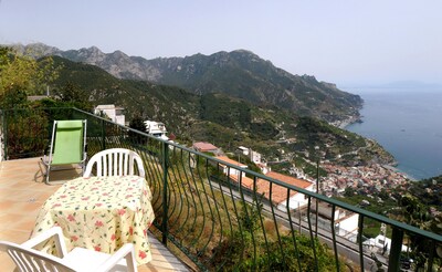 Nonna Anna in Ravello with terrace & sea view, perfect for families or firends