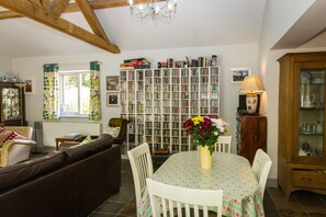 Dining area - a good selection of CDs and DVDs!