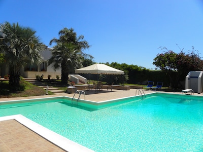 Villa Blanca - chalet con piscina y anexo 2 km del mar 8 pax