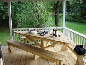 Corner picnic table that can seat up to 10