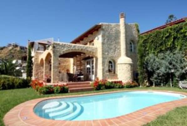 Villa Melody with private pool and garden