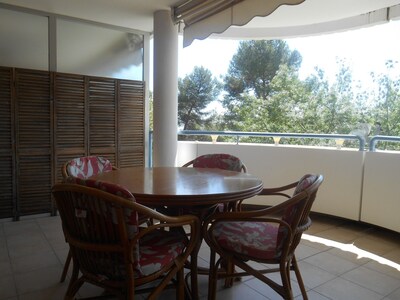 Apartment "Les Palmiers" with golf and swimming pool