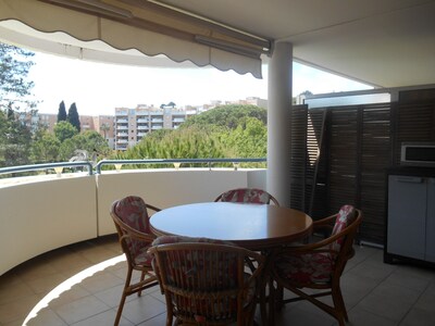 Apartment "Les Palmiers" with golf and swimming pool