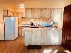 Woodside2023220kitchen