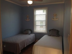 Unit A - Bedroom 2
2 twin beds