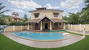 Spacious, modern and luxurious villa with swimming pool in Calangute for rent