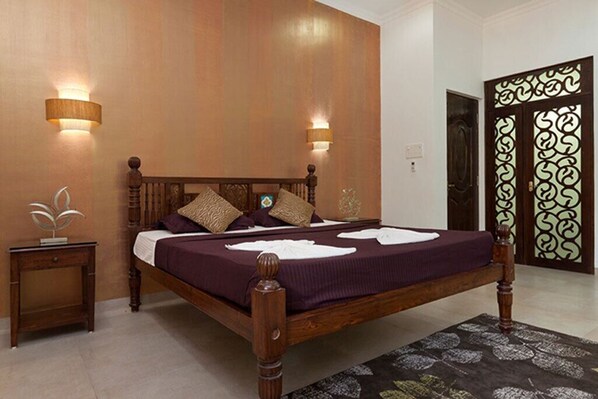 Luxurious stay at the independent villa with private swimming pool