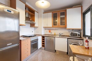 Modern and fully equipped kitchen
