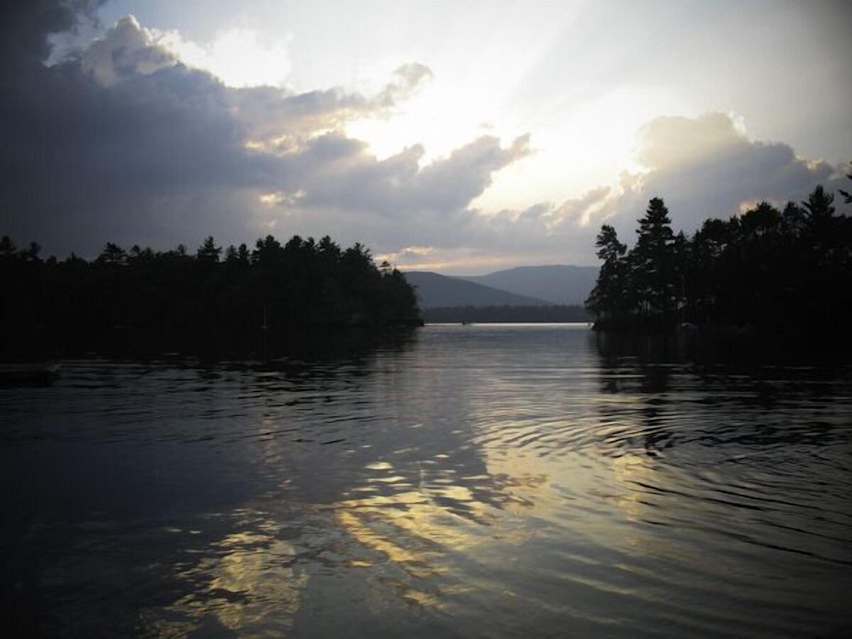 6 BR on Squam Lake, Tennis, Pickleball, Bocce, Kayaks, Lake & Mtn Views
