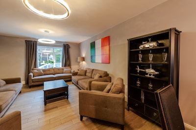 Kinsale Town House,interior designed,sleeps 16,6 bedroom 4 bath,1 night min stay